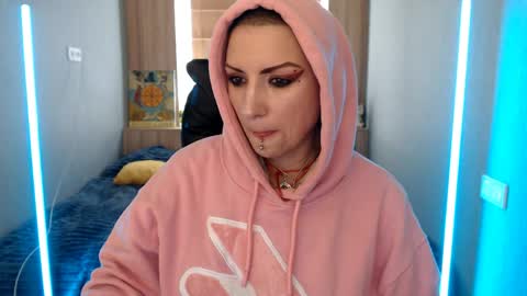 Snapshot of sweet_n_strong chatting on 04/25/26, 11:02 sweet_n_strong online show from 04/25/26, 11:02