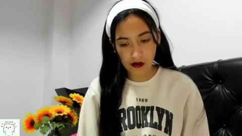 Nhaomy online show from 11/15/25, 02:09