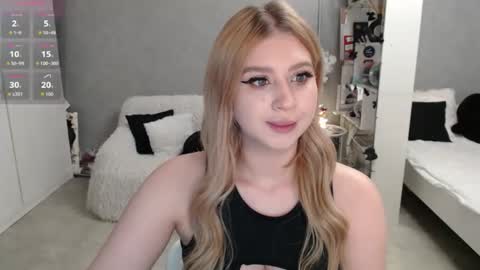 sweet_nicole_333 online show from 03/19/26, 09:13