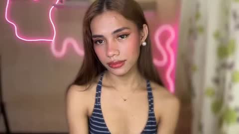 sweet_nikki03 online show from 09/24/25, 09:23