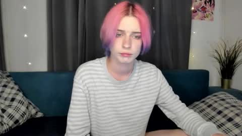 kira online show from 09/15/25, 08:42