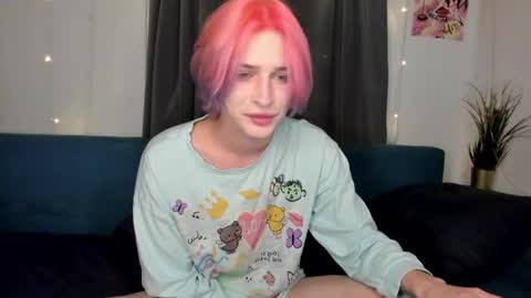 kira online show from 09/18/25, 08:33