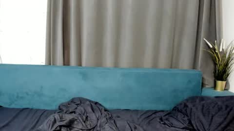 kira online show from 09/22/25, 09:06