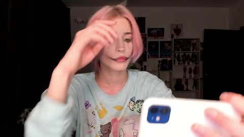 kira online show from 10/31/25, 07:48