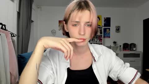 kira online show from 03/15/26, 07:09