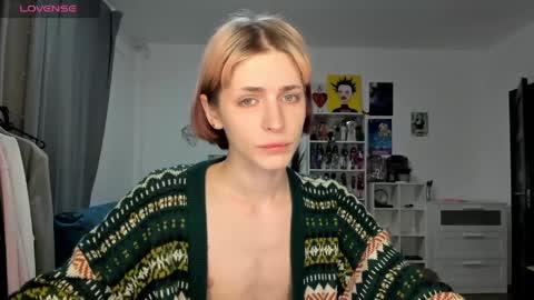 kira online show from 03/19/26, 05:17