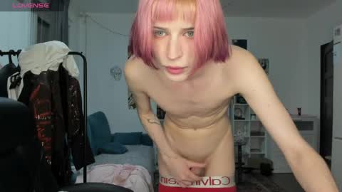 kira online show from 04/18/26, 07:29