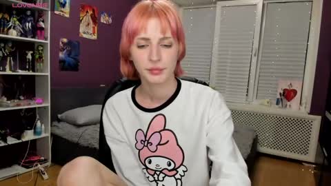 Snapshot of sweet_peach__ chatting on 05/15/26, 07:32 kira online show from 05/15/26, 07:32
