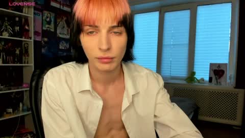 Snapshot of sweet_peach__ chatting on 05/17/26, 06:15 kira online show from 05/17/26, 06:15