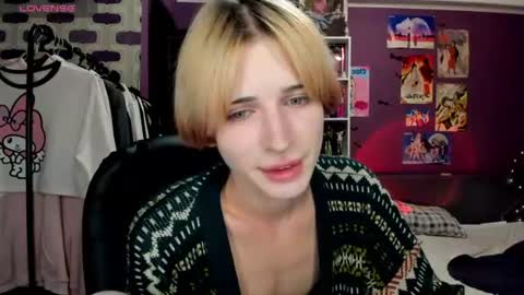 Snapshot of sweet_peach__ chatting on 07/28/26, 06:42 kira online show from 07/28/26, 06:42
