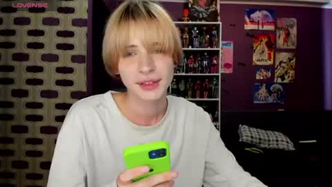 Snapshot of sweet_peach__ chatting on 08/05/26, 04:54 kira online show from 08/05/26, 04:54