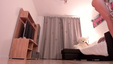 Ashley online show from 12/29/24, 09:52