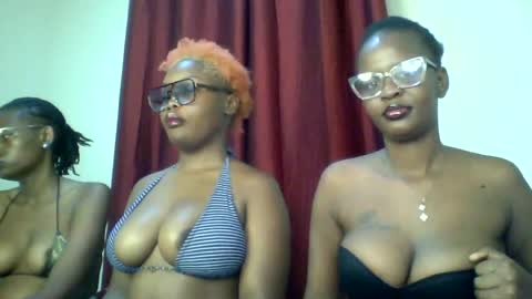 Snapshot of sweet_rayana_ chatting on 06/30/26, 02:12 sweet rayana online show from 06/30/26, 02:12