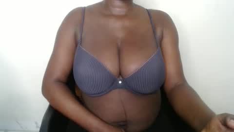 Snapshot of sweet_rayaxx chatting on 11/03/25, 11:04 raya online show from 11/03/25, 11:04