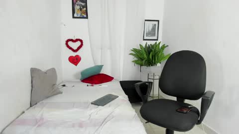 sweet_rose72 online show from 05/16/26, 12:40