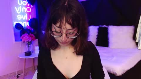 Roxanee online show from 11/26/25, 04:35