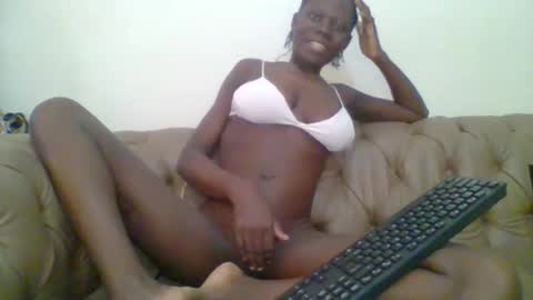 Snapshot of sweet_sharon01 chatting on 06/05/26, 11:38 Sharon online show from 06/05/26, 11:38