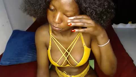 ellanah Tracie online show from 01/11/26, 12:15