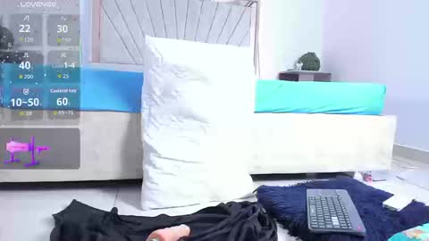 Snapshot of sweet_sinx_ chatting on 09/22/25, 10:23 sweet sinx   online show from 09/22/25, 10:23