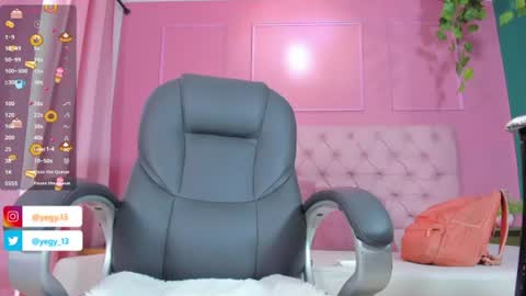 Snapshot of sweet_starxx chatting on 06/12/26, 08:30 Yeileen online show from 06/12/26, 08:30