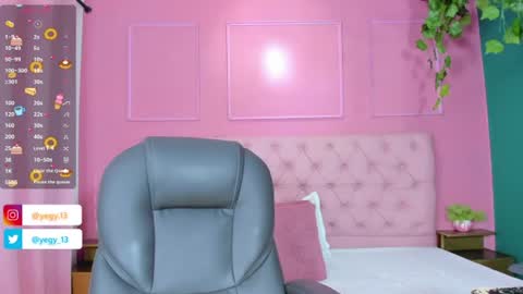 Snapshot of sweet_starxx chatting on 06/17/26, 09:27 Yeileen online show from 06/17/26, 09:27