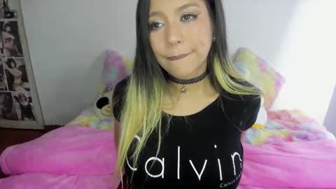 Snapshot of sweet_stephaniee chatting on 10/28/25, 01:53 online show from 10/28/25, 01:53