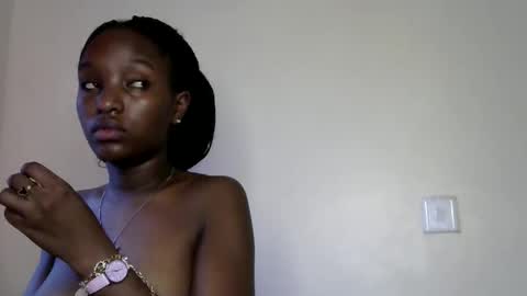sweet_strawberina online show from 05/08/26, 09:25