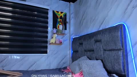 Isabella online show from 12/08/24, 09:19