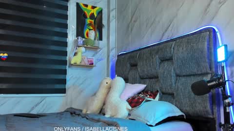 Isabella online show from 01/10/25, 09:42