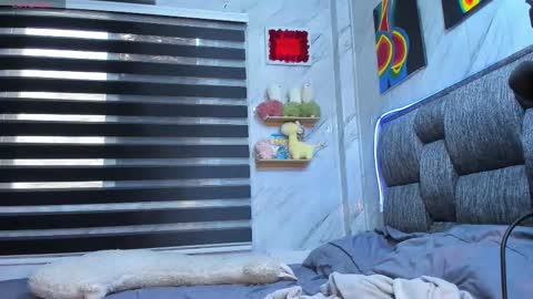 Isabella online show from 11/09/25, 09:02