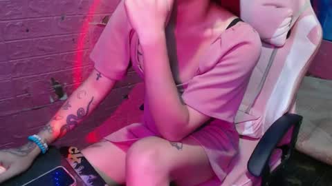 sweet_vina18 online show from 11/23/25, 07:30