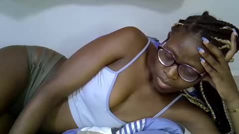 sweet_zarah online show from 02/15/26, 07:51