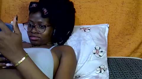 sweet_zarah online show from 04/18/26, 07:18