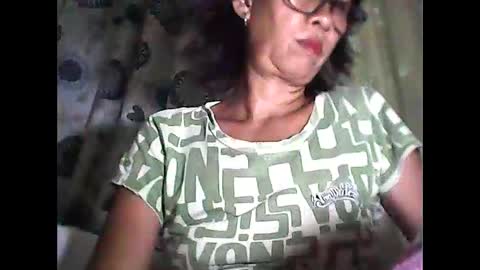Snapshot of sweetbella24 chatting on 05/28/26, 12:13 im anne online show from 05/28/26, 12:13