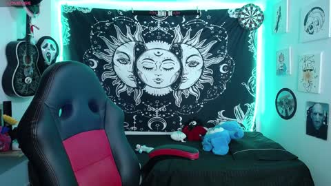 Snapshot of sweetbitter_ chatting on 12/18/24, 10:24 sweetbitter_ online show from 12/18/24, 10:24