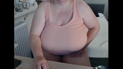Sweetboobs85h online show from 10/03/25, 07:55