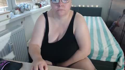 Sweetboobs85h online show from 11/09/25, 07:06