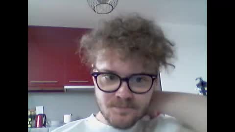 Snapshot of sweetboyl04 chatting on 06/03/26, 05:29 sweetboyl04 online show from 06/03/26, 05:29