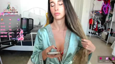 Anna online show from 01/12/25, 08:14