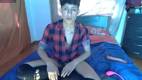 Snapshot of sweetc4meron chatting on 09/27/25, 06:02 Cameron Alejandro online show from 09/27/25, 06:02