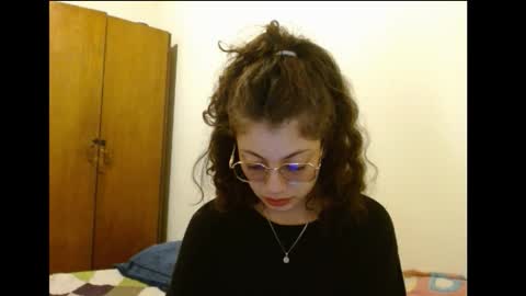 Snapshot of sweetcalm_ chatting on 02/05/26, 04:06 sweetcalm_ online show from 02/05/26, 04:06