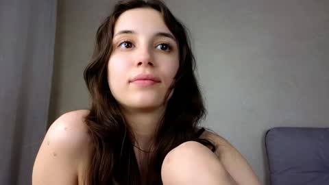 Snapshot of sweetcats_meow chatting on 05/11/26, 04:04 Eva and Cherry online show from 05/11/26, 04:04