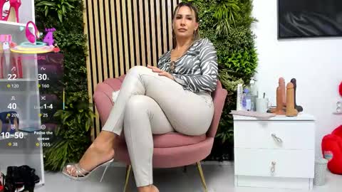 Cherry online show from 10/12/25, 06:01