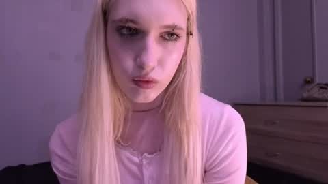 Snapshot of sweetcrystalll chatting on 06/27/26, 08:47 sweetcrystalll online show from 06/27/26, 08:47