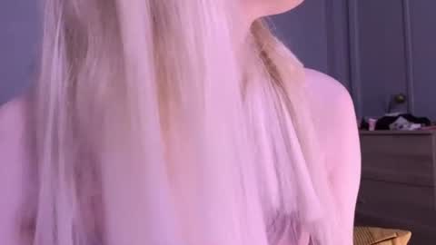 Snapshot of sweetcrystalll chatting on 07/17/26, 10:36 sweetcrystalll online show from 07/17/26, 10:36
