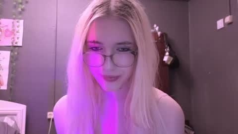 Snapshot of sweetcrystalll chatting on 07/21/26, 12:35 sweetcrystalll online show from 07/21/26, 12:35