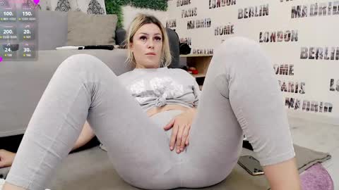 Snapshot of sweetdaiana23 chatting on 06/01/26, 06:53 Daiana Onlyfans - Blonddaiana online show from 06/01/26, 06:53