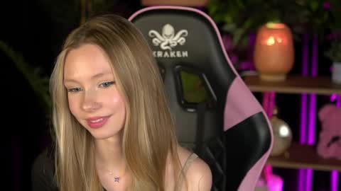 Snapshot of sweetdaisy_me chatting on 02/14/26, 09:39 Lina online show from 02/14/26, 09:39