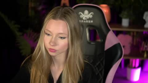 Snapshot of sweetdaisy_me chatting on 02/16/26, 03:41 Lina online show from 02/16/26, 03:41