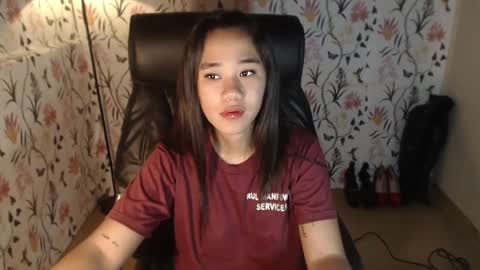 Snapshot of sweetdannica chatting on 12/19/24, 07:40 Danni online show from 12/19/24, 07:40